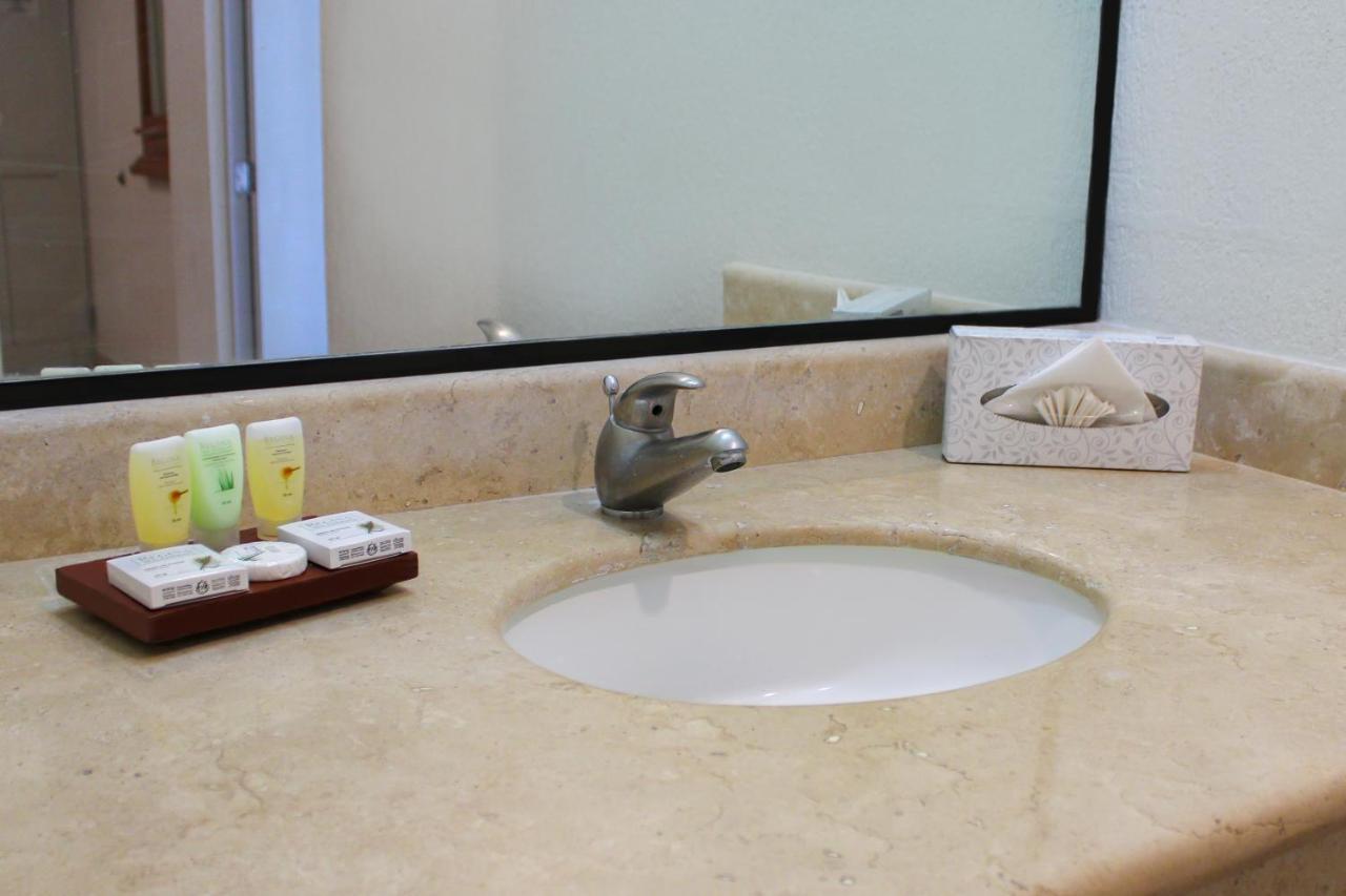 Hotel & Suites Real Del Lago Villahermosa Exteriör bild