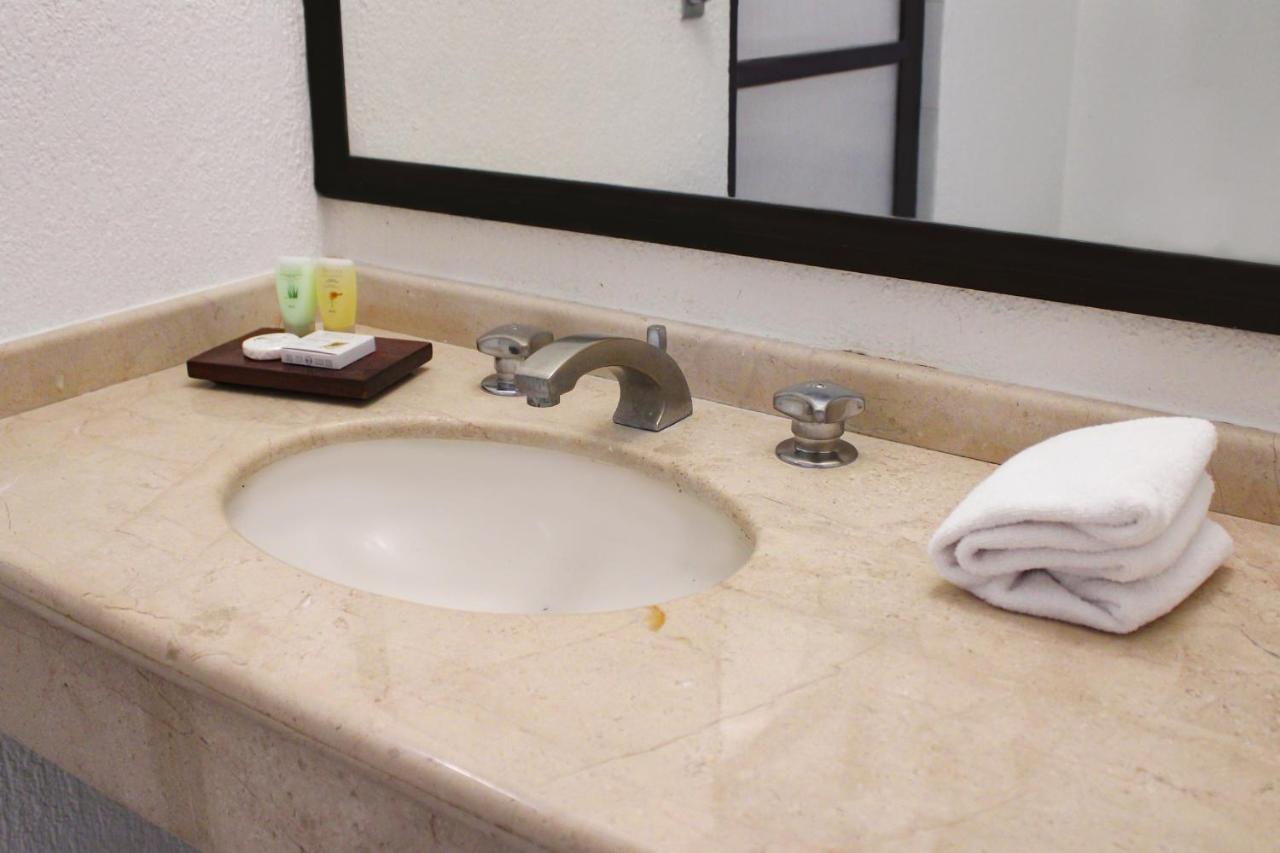Hotel & Suites Real Del Lago Villahermosa Exteriör bild