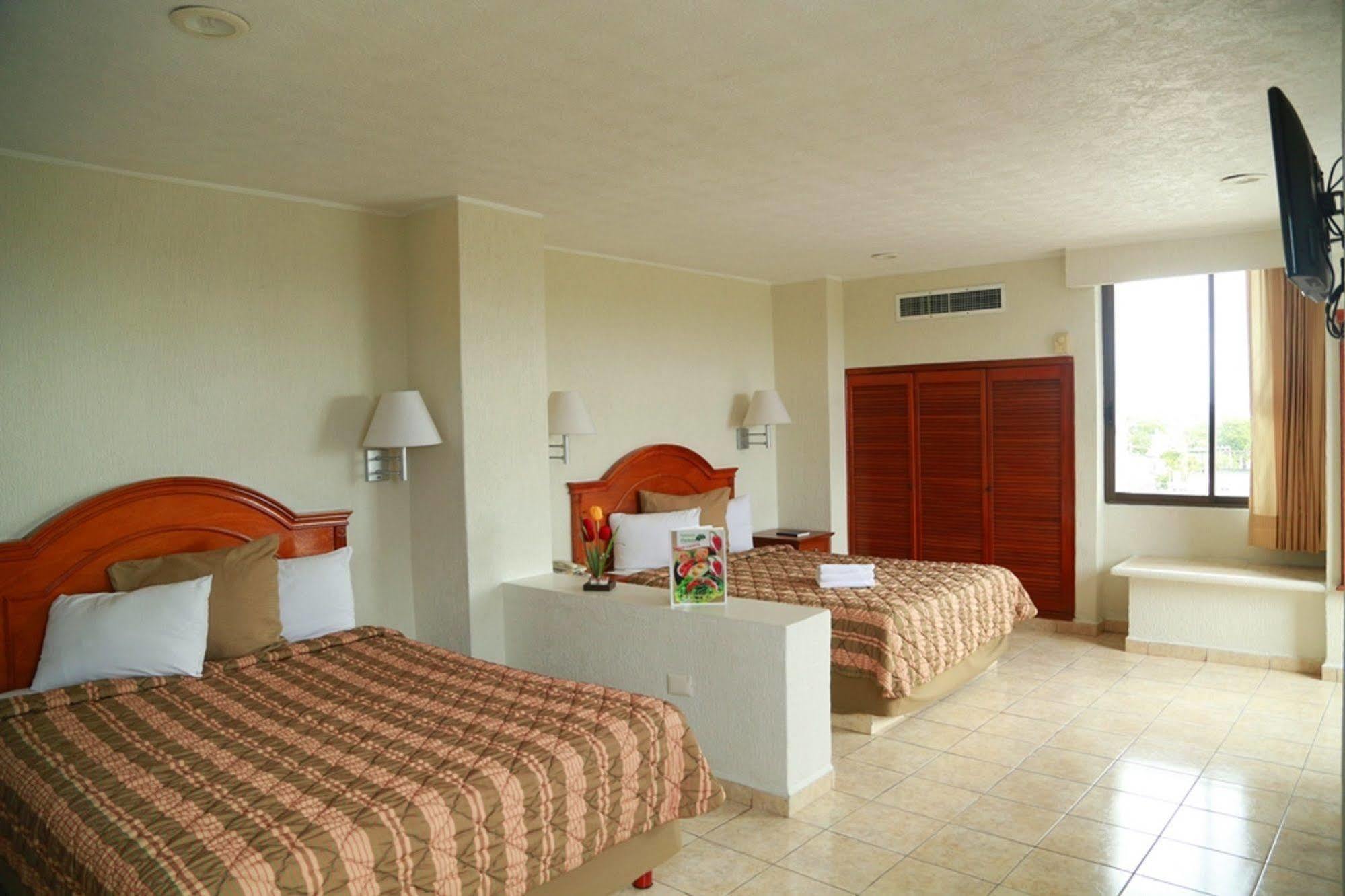 Hotel & Suites Real Del Lago Villahermosa Exteriör bild
