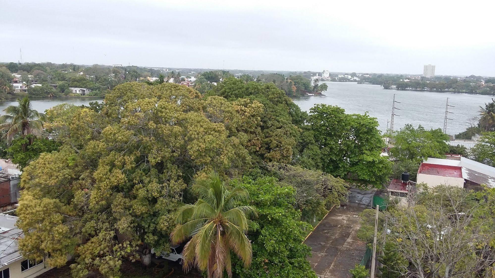 Hotel & Suites Real Del Lago Villahermosa Exteriör bild